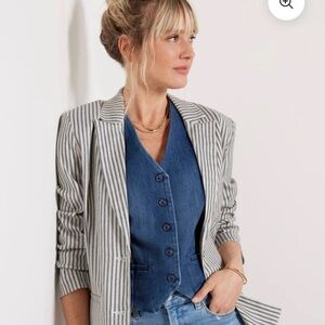 Medium Evereve blue and cream striped “Thea” blazer